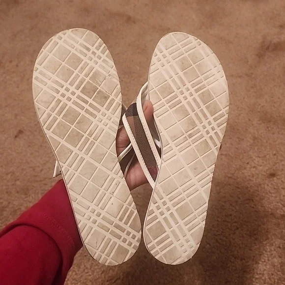 Burberry Classic Sandals - Picture 9 of 16